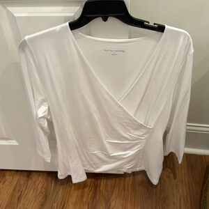 Sift Surrounding wrap style long sleeve tee. Size 2X